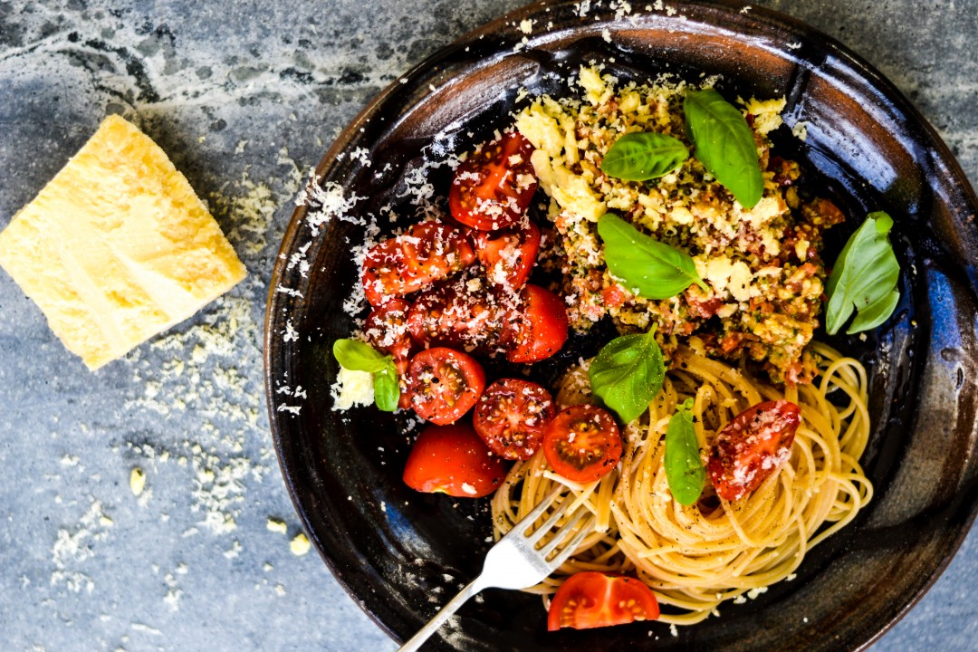 ALMOND, BASIL & TOMATO SPAGHETTI (my edit of Jamie Oliver's BEST recipe!) -  My Weekend Table